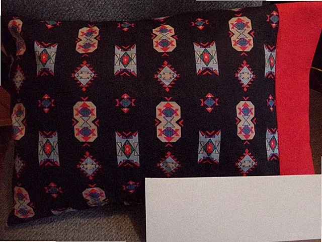 TRAVEL SIZE PILLOWCASE NATIVE AMERICAN SOUTHWEST/BLACK /RED CUFF 14X20 #9792